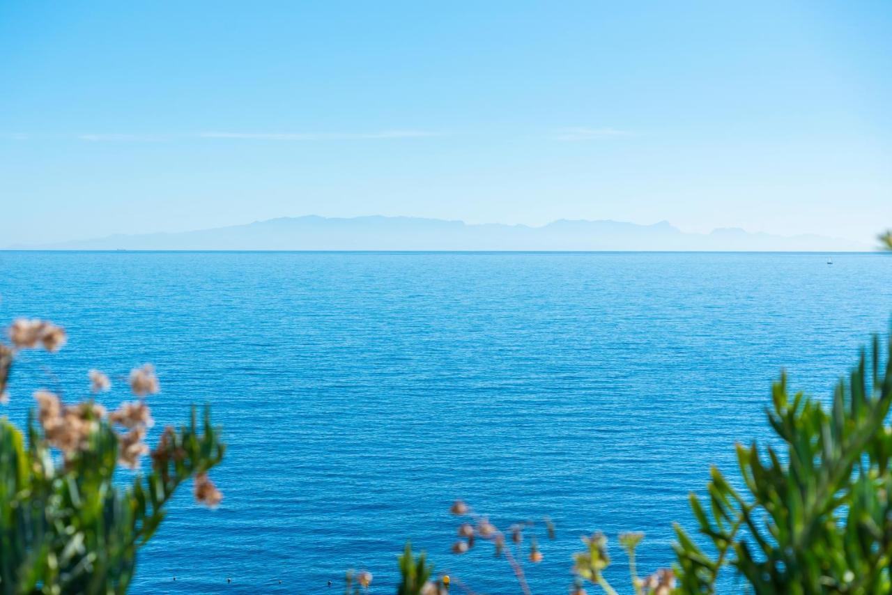 La Nea Beach Apartment Radazul Bagian luar foto